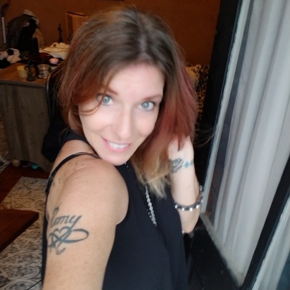 Meet your Posher, Candi - Picture 1 of 1